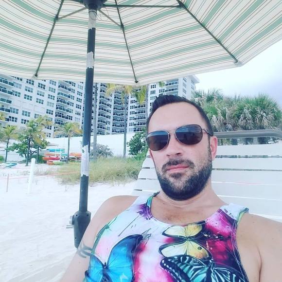 Profile Picture of Thomas Sweatland (@thomassweatland) on Poshmark