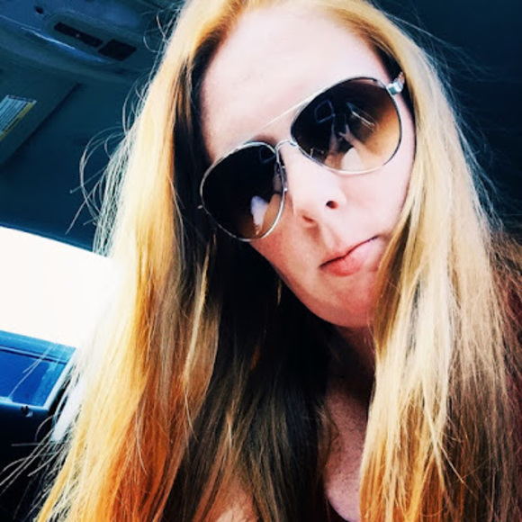 Profile Picture of Trudy Cirrincione (@troeder6528) on Poshmark