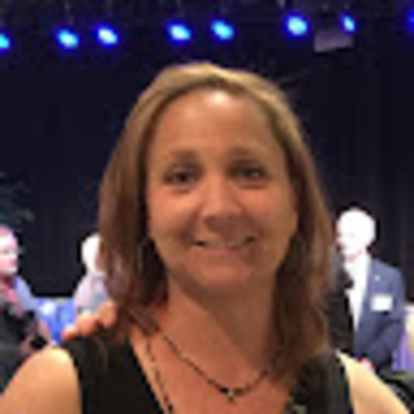 Profile Picture of Debbie Schug (@dschugfam8) on Poshmark