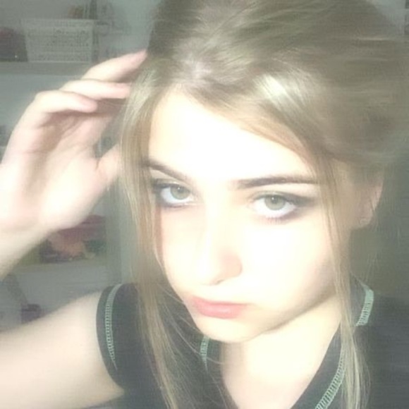 Profile Picture of Caitlin Pekar (@caitlinpekar) on Poshmark