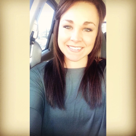 Profile Picture of Kinsey Schumpert (@kinseyclare) on Poshmark