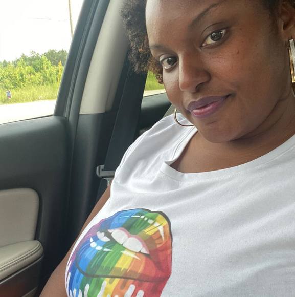 Profile Picture of Heather Guiles (@guilesh) on Poshmark