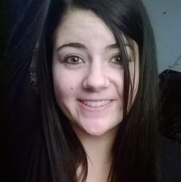 Profile Picture of Pamela Milewsky (@pamelarene) on Poshmark