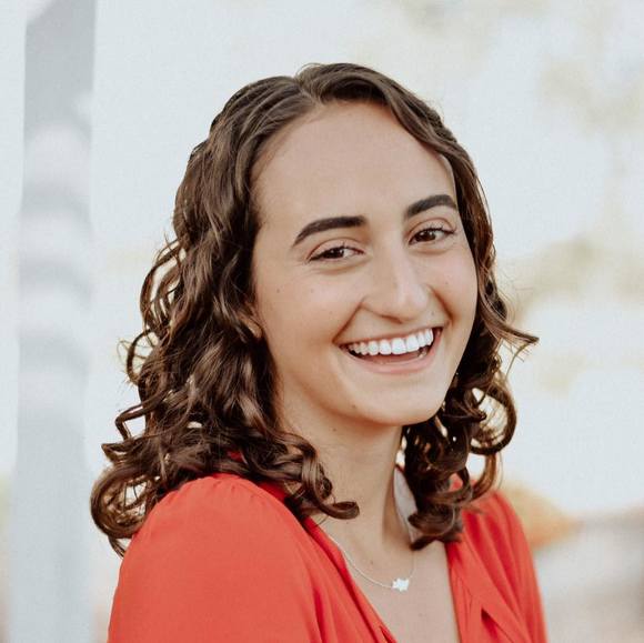 Profile Picture of Ziara Scaringi (@zscaringi) on Poshmark