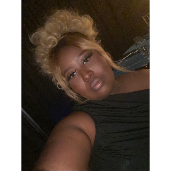 Profile Picture of Duwanda Singleton (@drenie) on Poshmark