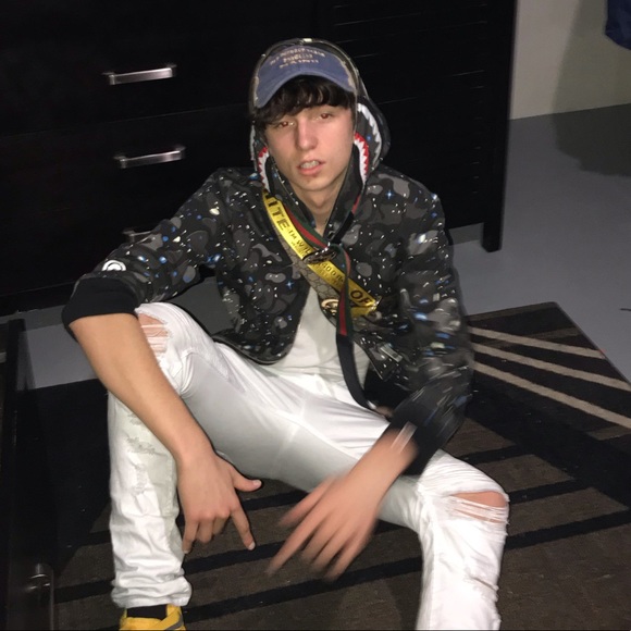 Profile Picture of Kyle Rutkis (@kylerut06) on Poshmark