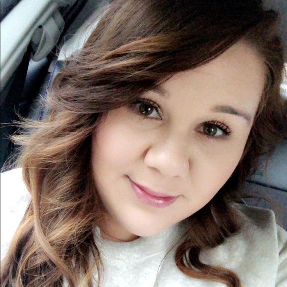 Profile Picture of Karleigh Mcclain (@karvarxox) on Poshmark