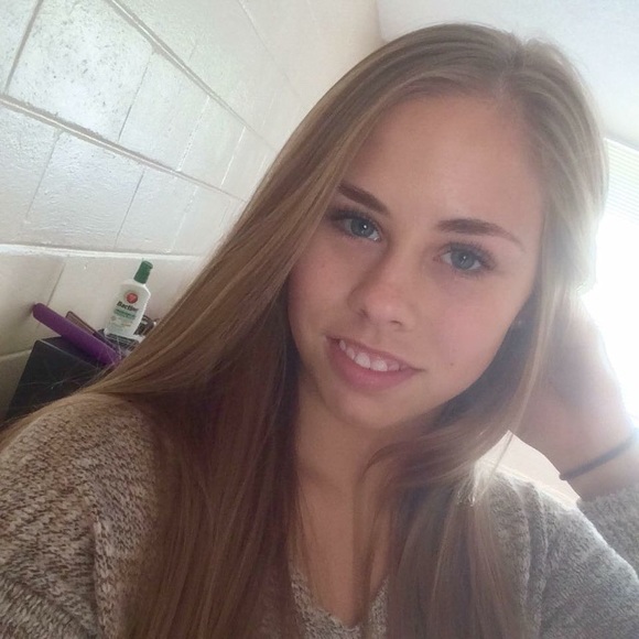 Profile Picture of Shelby Lemaster (@lemaster32) on Poshmark
