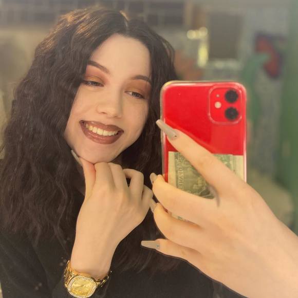 Profile Picture of Julia Sufyan (@juliasufyan) on Poshmark