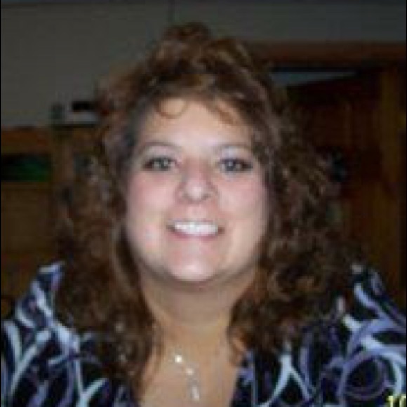 Profile Picture of Virginia Straley (@owlcanyonoutlet) on Poshmark