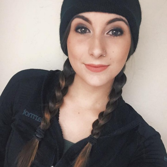 Profile Picture of Kendall Webber (@kenbagsal) on Poshmark