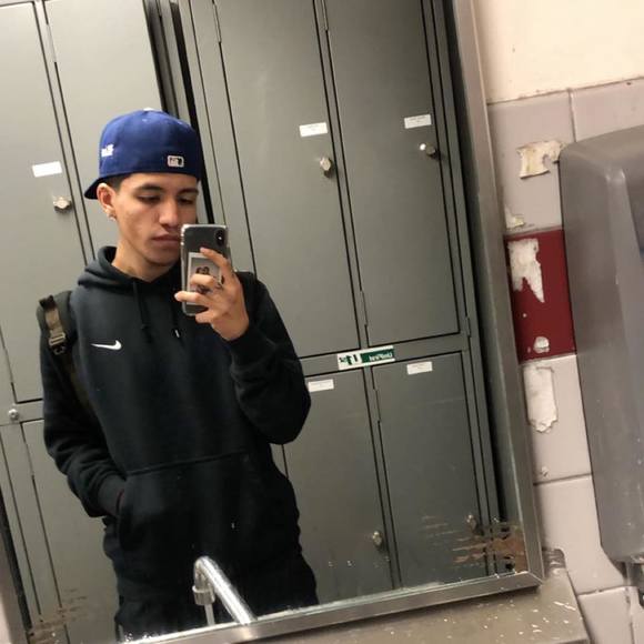 Profile Picture of Andrew Rios (@drewrios2) on Poshmark