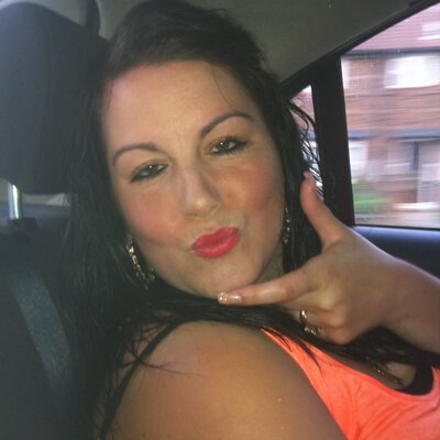 Profile Picture of Vicky Magee (@MageeMckenzie) on Twitter