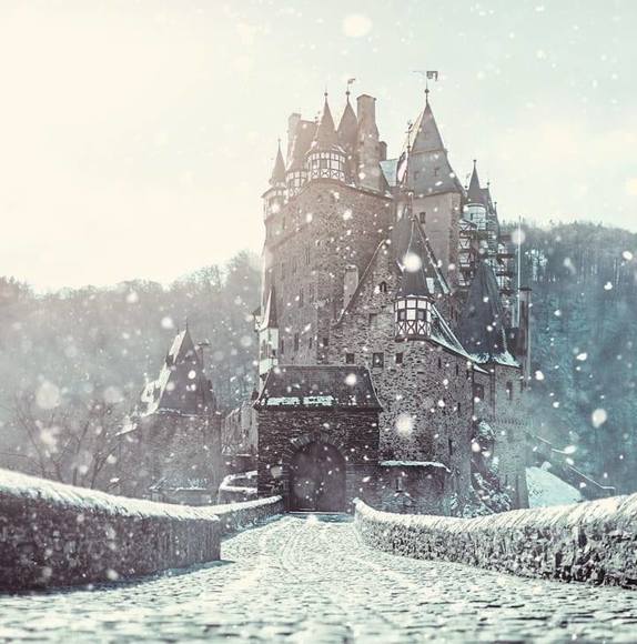 Profile Picture of Goldie Crabtree (@goldiecrabtree) on Poshmark