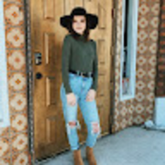 Profile Picture of Madison Jimenez (@madifryrear) on Poshmark