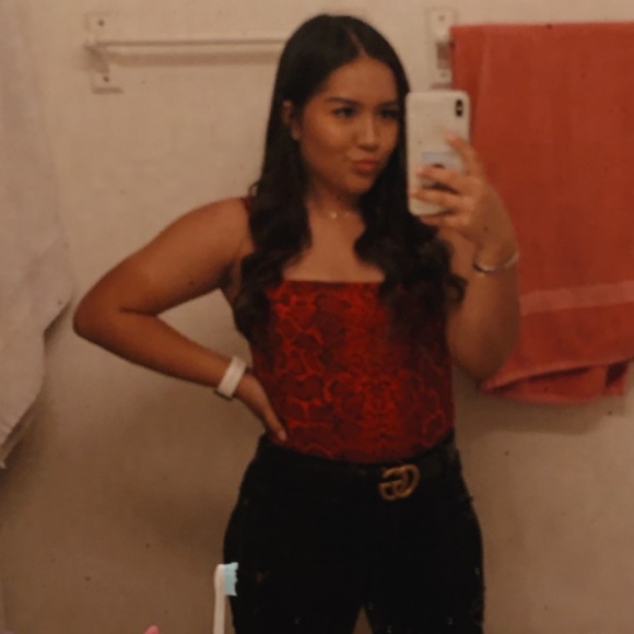 Profile Picture of Desiree Avila (@desireeavilaaa) on Poshmark