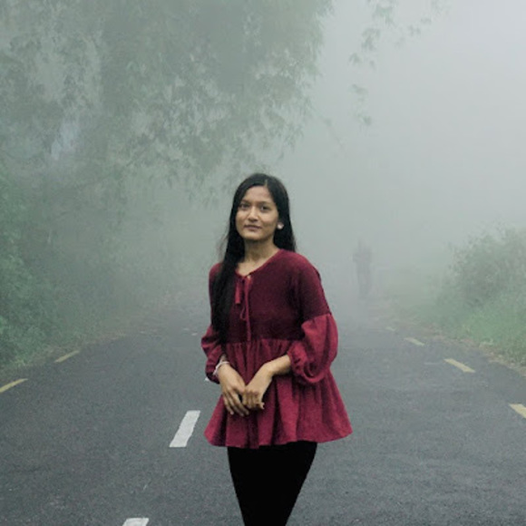 Profile Picture of Sabina Godar (@sabinagodar) on Poshmark