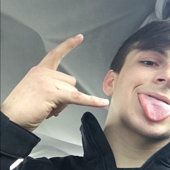 Profile Picture of Brandon Baggerly (@brandonbag) on Poshmark