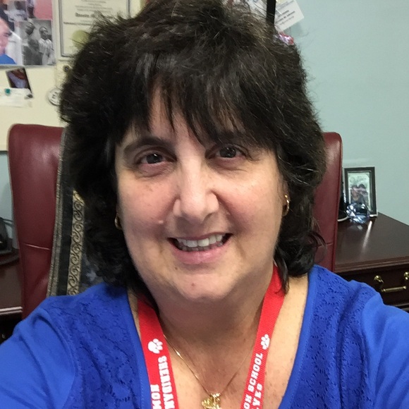 Profile Picture of Mary Barba (@fashion4u2c) on Poshmark