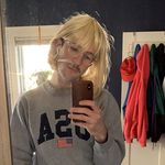 Profile Picture of Tammy (@tinder.mom) on Instagram