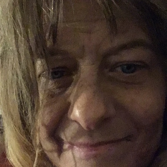Profile Picture of Carolyn Bergen (@cbnbergcloud) on Poshmark