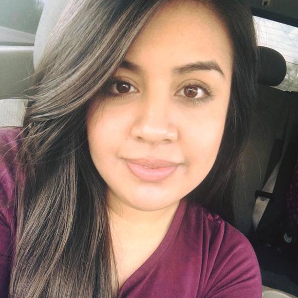 Profile Picture of Veronica Galaviz (@galavizveronica) on Poshmark