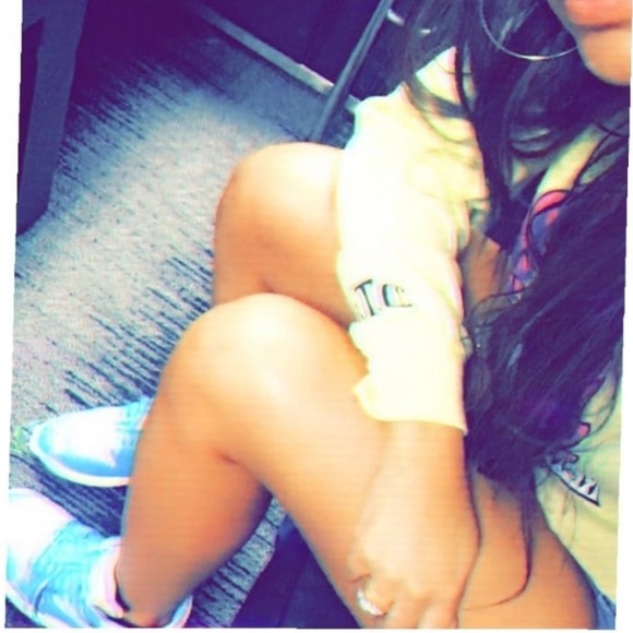 Profile Picture of Amia Rhenae (@calibon84) on Poshmark