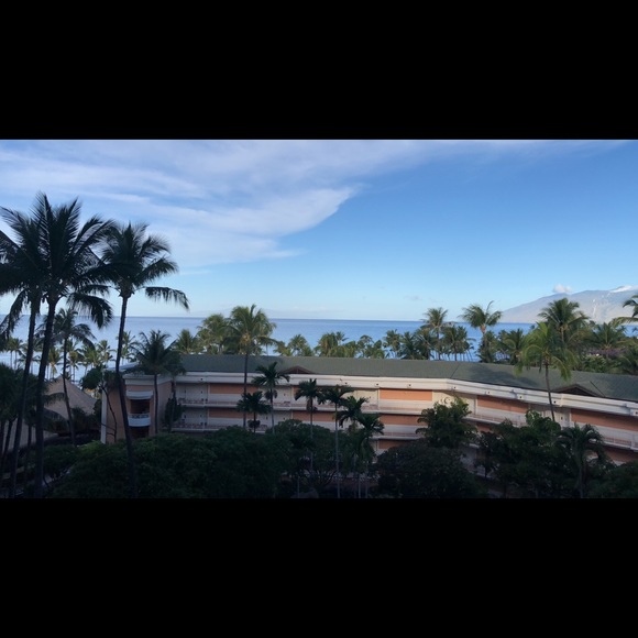 Profile Picture of Mona Kokorraa (@monakarraa) on Poshmark