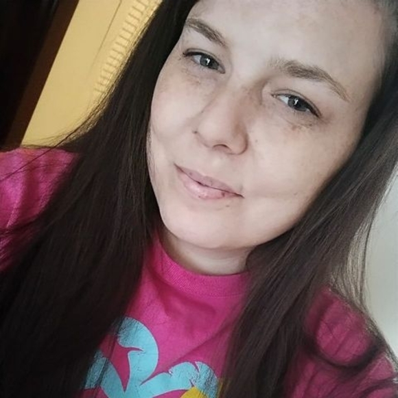 Profile Picture of Nicole Best (@besttiffany92) on Poshmark