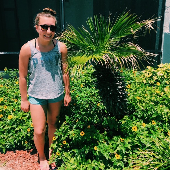 Profile Picture of Gina Kocmoud (@gina_kocmoud) on Poshmark