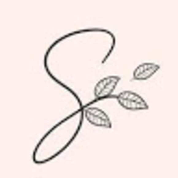 Profile Picture of Shawna Hemond (@shawniehemond) on Poshmark