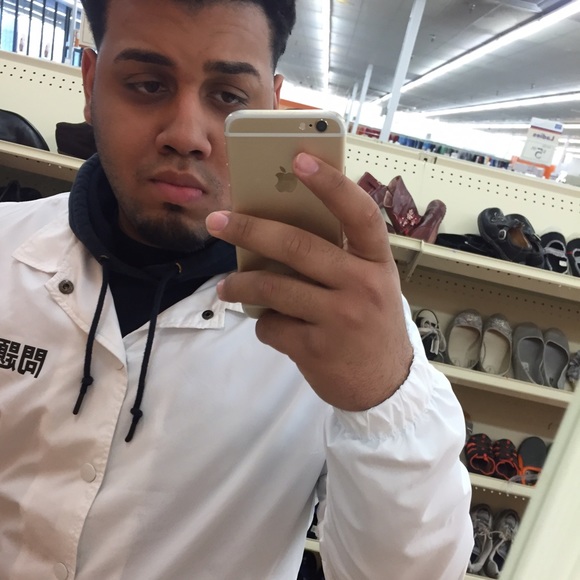 Profile Picture of Alex Goris (@alexgnyc) on Poshmark