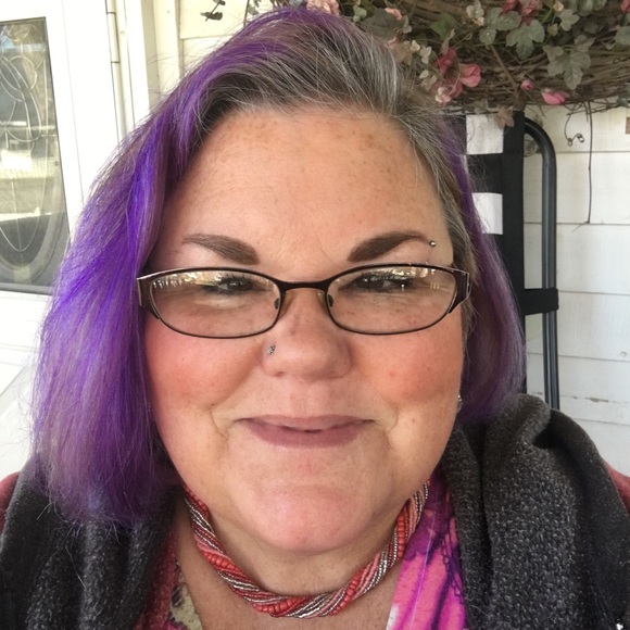 Profile Picture of Stacie Moody (@smood13) on Poshmark