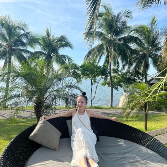 Profile Picture of Nhi Huynh (@online_love156) on Poshmark