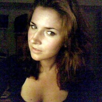 Profile Picture of Yvonne Schultz (@yvyflies) on Twitter