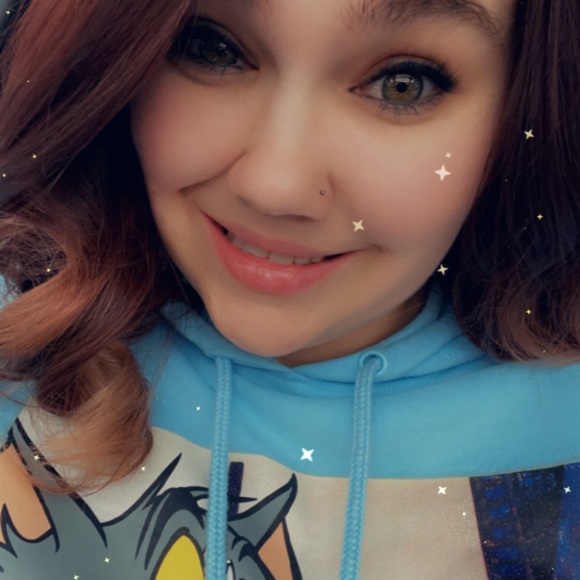 Profile Picture of Brittany Brauer (@brittany_brauer) on Poshmark