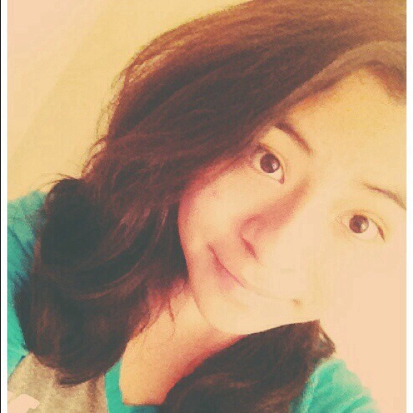 Profile Picture of Andrea Flores zepeda (@andrea_flores) on Poshmark