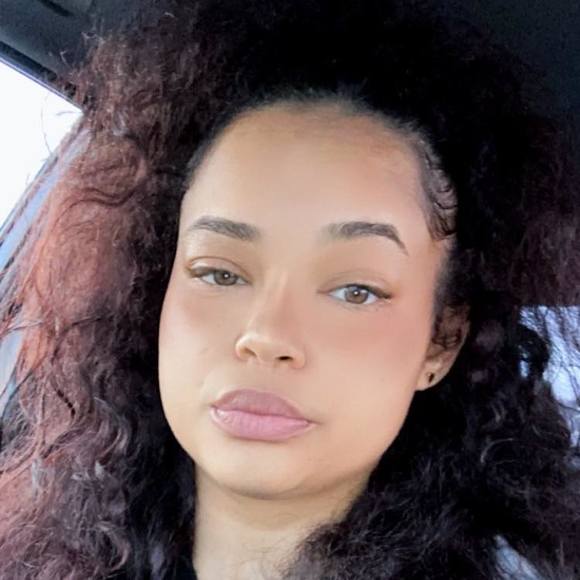 Profile Picture of Mery Perez (@mery427) on Poshmark