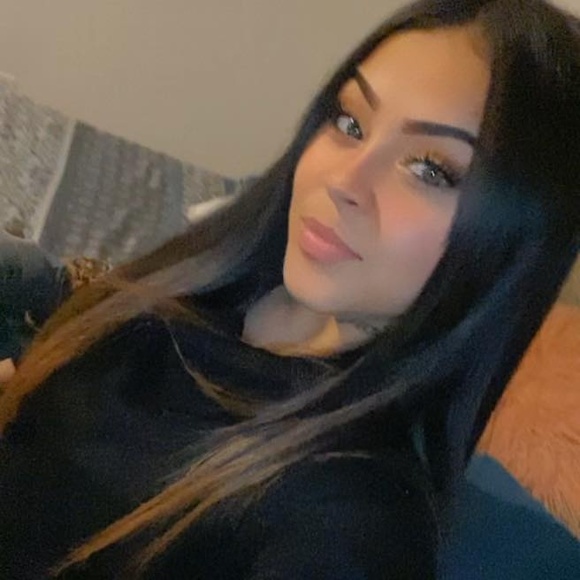 Profile Picture of Lucy Lucy (@lucylucy385) on Poshmark