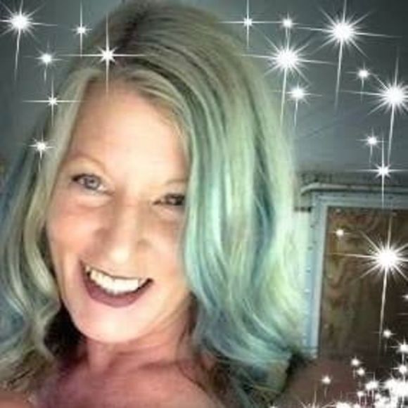 Profile Picture of Laura Fantini irizarry (@laura41x) on Poshmark