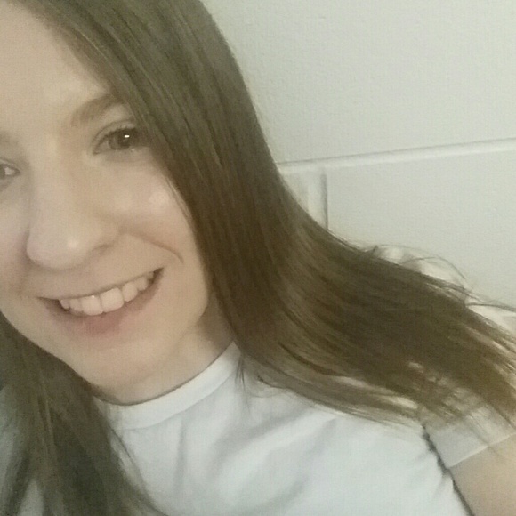 Profile Picture of Alyssa Struebing (@alllykat97) on Poshmark