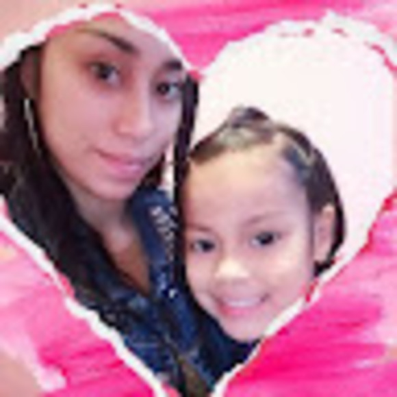 Profile Picture of Gloria Espinoza (@juleysa28) on Poshmark