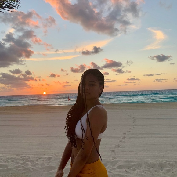 Profile Picture of Jaye Thomas (@jbirdie20) on Poshmark