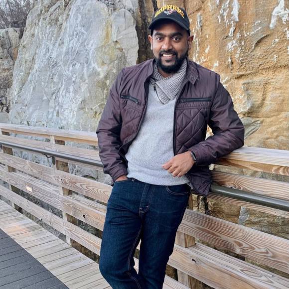 Profile Picture of Naveen Chandra (@nvnchndr) on Poshmark