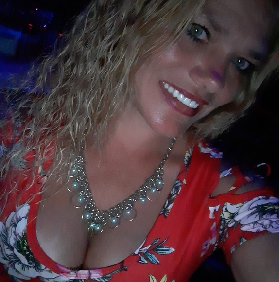 Profile Picture of Pam Taylor (@pamt2010) on Poshmark