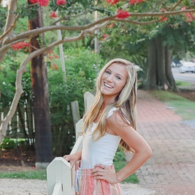 Profile Picture of Karlie Roberts (@karlierroberts) on Twitter