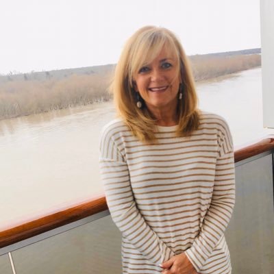 Profile Picture of Jo Dearing (@jofieanna) on Twitter