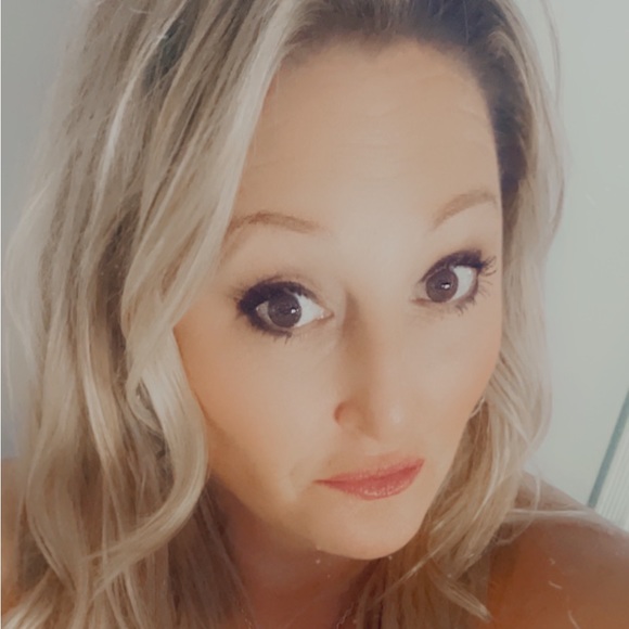 Profile Picture of Jessica Kaznocha (@jessiekaz5) on Poshmark