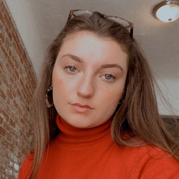 Profile Picture of Tori Kuffler (@torikuffler) on Poshmark