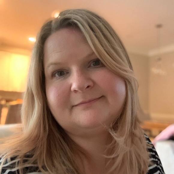 Profile Picture of Angela Pearce (@ampearce76) on Poshmark